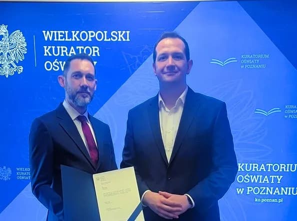 Komu podlega kurator oświaty? Zaskakujące fakty o jego władzy Komu podlega kurator oświaty? Zaskakujące fakty o jego władzy