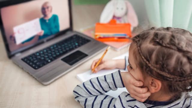 Jak finansowana jest szkoła w chmurze? Kontrowersje i źródła funduszy Jak finansowana jest szkoła w chmurze? Kontrowersje i źródła funduszy