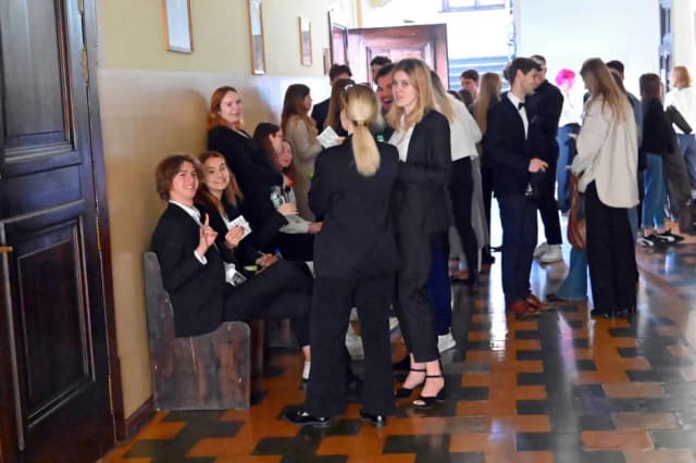 Czy pełnoletni uczeń może się zwolnić? Poznaj swoje prawa i zasady Czy pełnoletni uczeń może się zwolnić? Poznaj swoje prawa i zasady