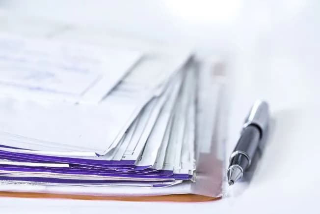 Kto podpisuje duplikat świadectwa szkolnego? Poznaj kluczowe informacje Kto podpisuje duplikat świadectwa szkolnego? Poznaj kluczowe informacje