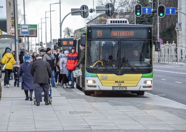 Ile zarabia kierowca autobusu szkolnego? Zaskakujące fakty o pensjach Ile zarabia kierowca autobusu szkolnego? Zaskakujące fakty o pensjach
