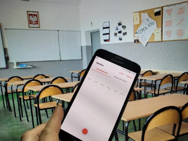 Czy nauczyciel może nagrywać uczniów na lekcji? Sprawdź przepisy i zasady Czy nauczyciel może nagrywać uczniów na lekcji? Sprawdź przepisy i zasady